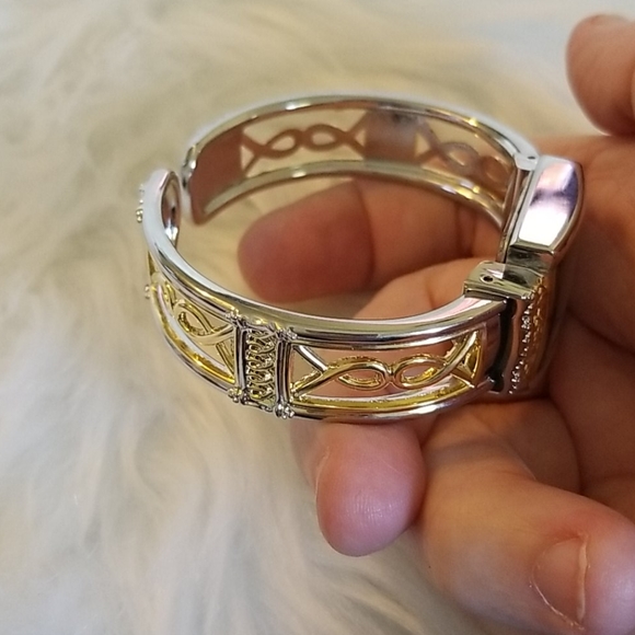 Accutime Watch Co. Lifestyle Timepieces Bangle - Picture 10 of 13